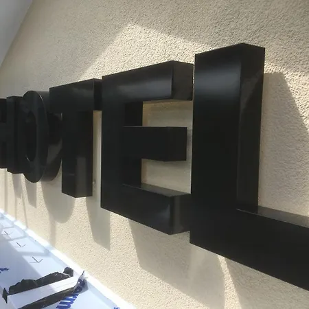 Haus Loewe فندق *