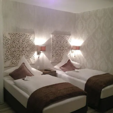 Отель Haus Loewe Фрехен