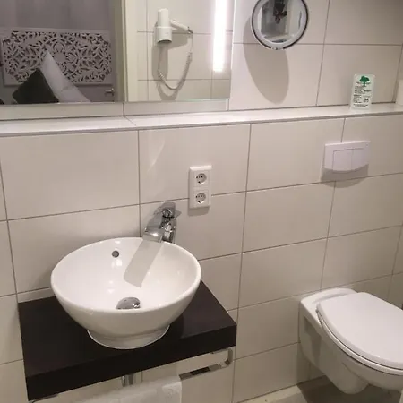 Haus Loewe Отель Фрехен