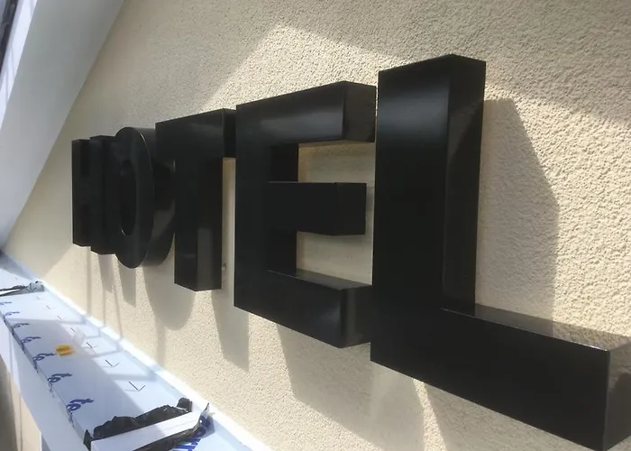 Haus Loewe מלון *