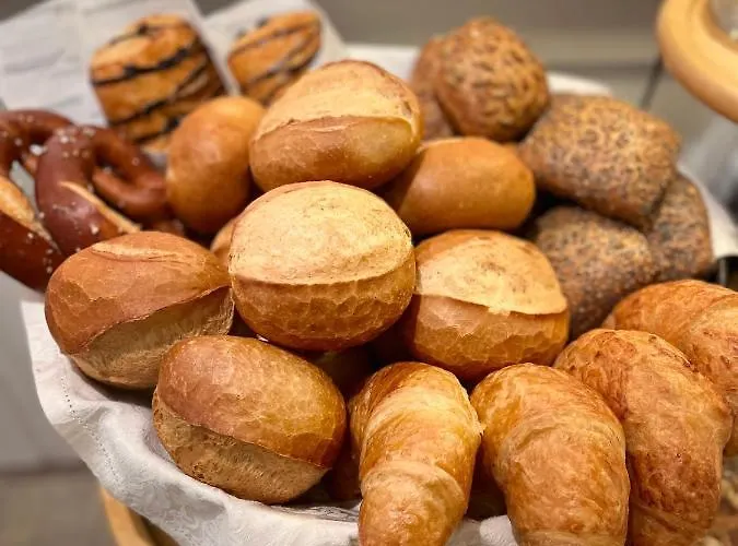 מלון Haus Loewe *